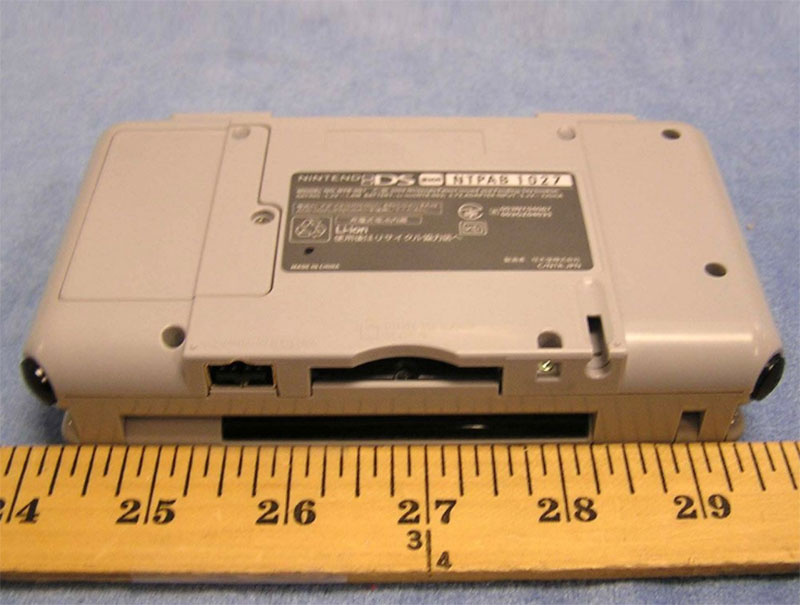 Illustration for article titled A Close Look At A Prototype Nintendo DS